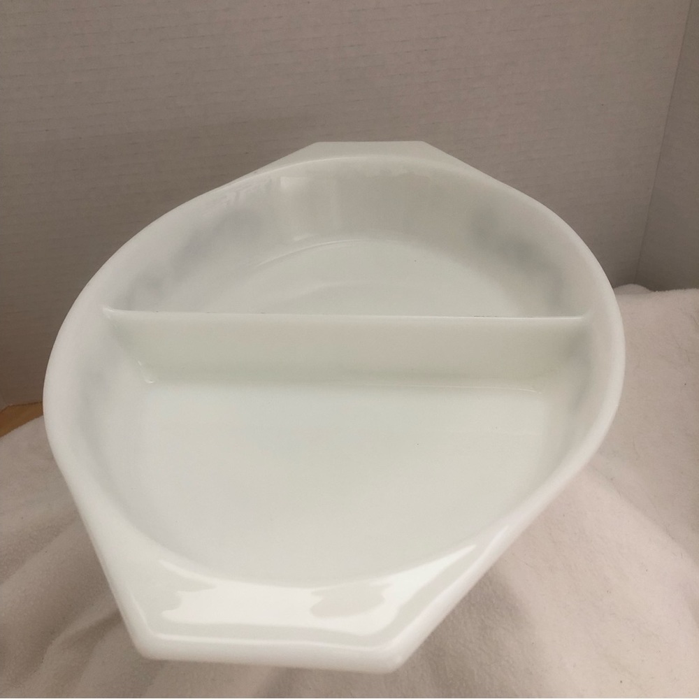Pyrex white divided serving dish with black scroll print. - Picture 5 of 6